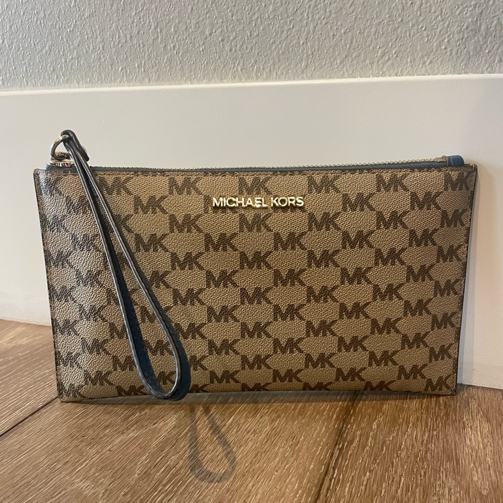Tan/ Blue Michael Kors Wristlet